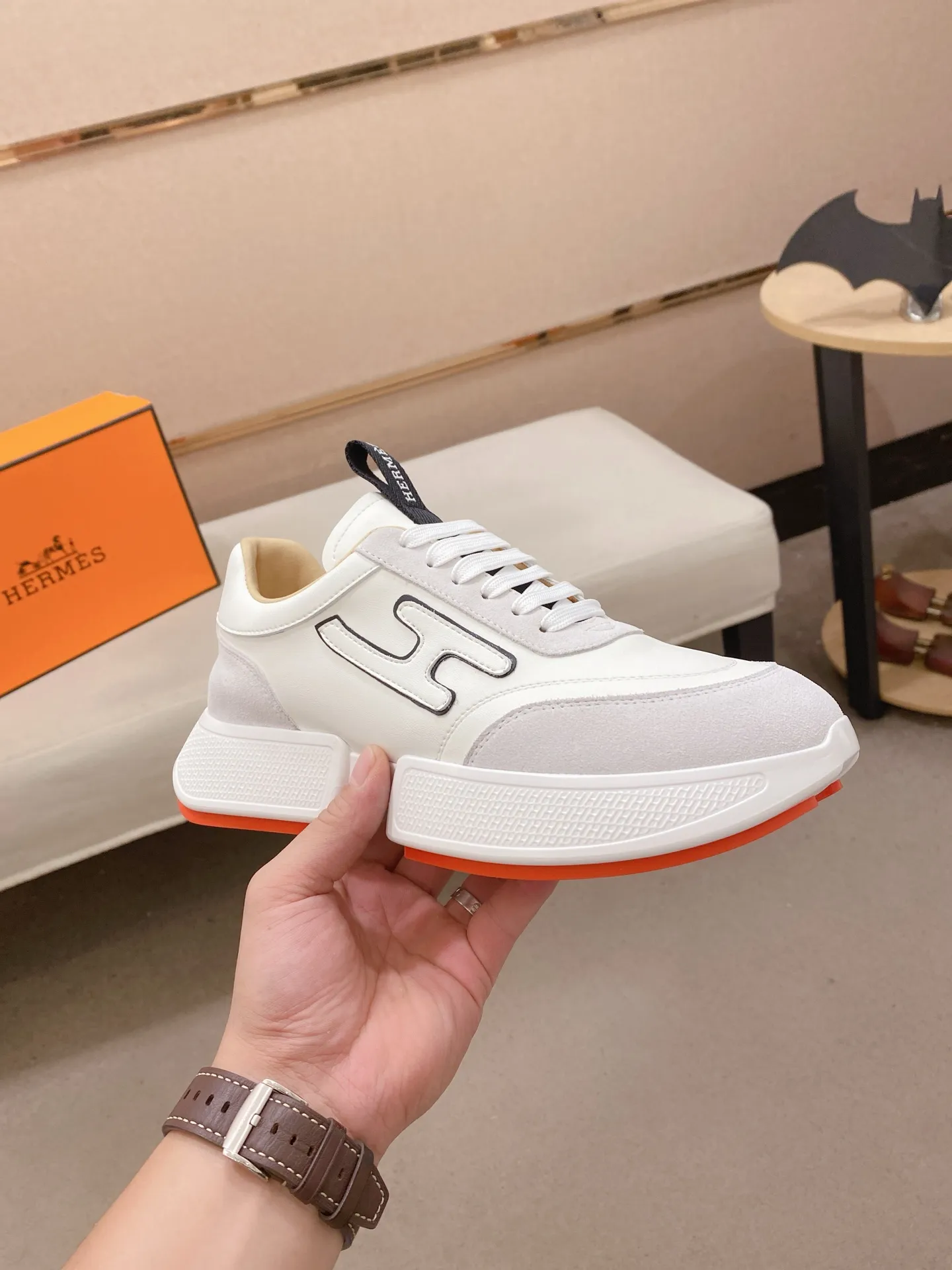 Men's clothing and shoes💰: 480💰《HERMES》【Classic original order·Version】Hermès; top 🔝purchasing agent🔍🔍men's latest 🇺🇸 counter sales simultaneously, imported from Italy original ▲▲cowhide ▲▲ (high-end, nobility, class) ) Exquisite workmanship (Italian 🇮🇹 imported water-dyed 🐂 cowhide lining) sole: original sole provided by the original factory, ⚠️exclusive double-layer activity·TPR·rubber·combined molded outsole; super comfortable·wear-resistant·non-slip·environmental protection The real thing is more beautiful if you take the real thing (high quality, follow the order). You can enter and exit the counter at will * Number of yards: 38-44 (45 can be customized and cannot be returned or exchanged)